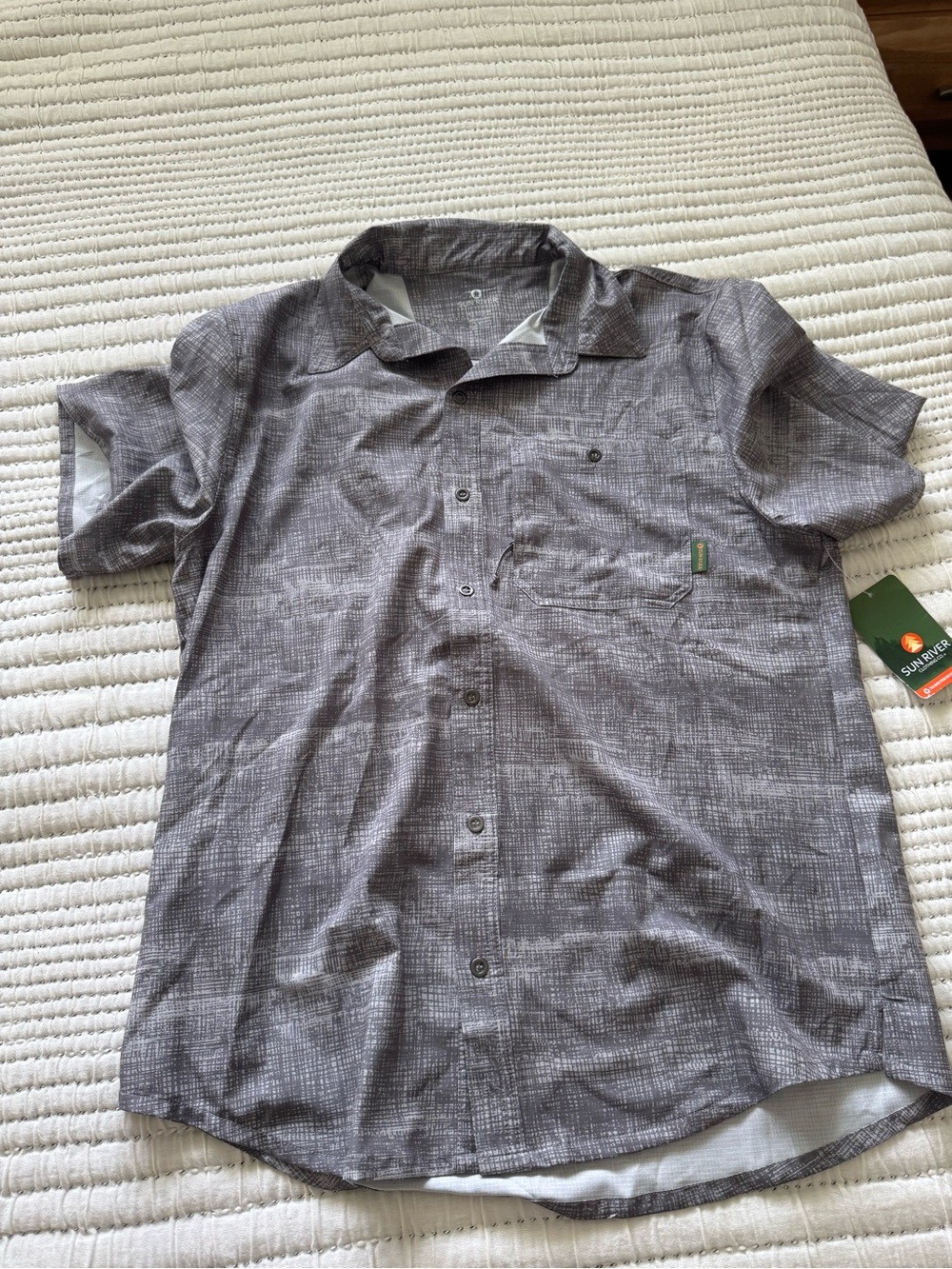 New with tags Sun River Clothing Co. men’s short-sleeve performance shirt in siz